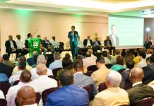 Reportaje- Leonel arenga a su tropa; dice funcionarios del gobierno actúan como músicos desafinados