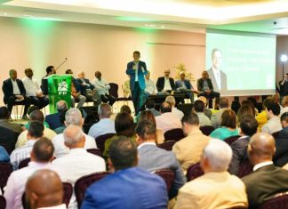 Reportaje- Leonel arenga a su tropa; dice funcionarios del gobierno actúan como músicos desafinados