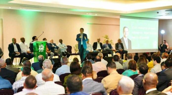 Reportaje- Leonel arenga a su tropa; dice funcionarios del gobierno actúan como músicos desafinados
