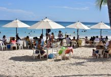 Reportaje- Boca Chica y playas San Cristóbal tuvieron pocos bañistas; quejas por altos precios y bajas ventas