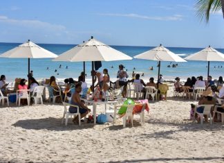 Reportaje- Boca Chica y playas San Cristóbal tuvieron pocos bañistas; quejas por altos precios y bajas ventas