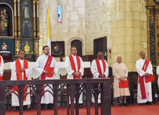 Reportaje- Sacerdotes critican conchupancia entre funcionarios y altas sotanas de la iglesia