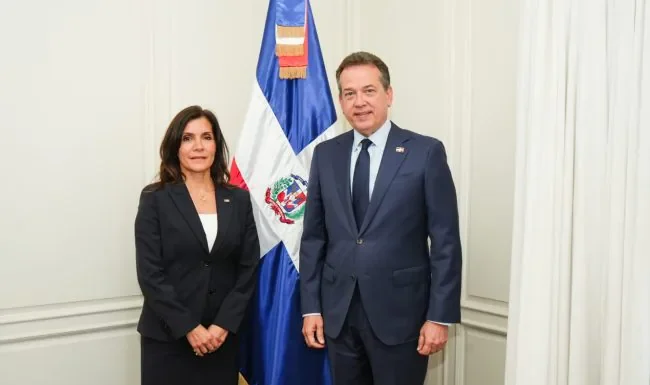 Canciller Ito Bisonó recibe a embajadora de Estados Unidos y reafirma solidez de las relaciones bilaterales