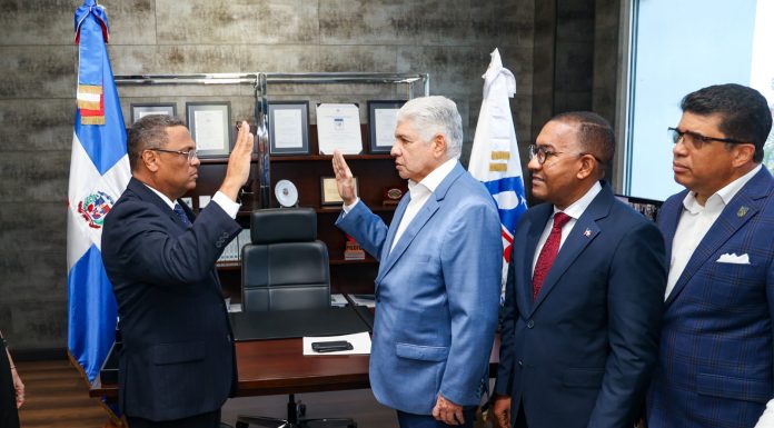 Video- Mérido Torres Espinal asume como nuevo director del Departamento Aeroportuario