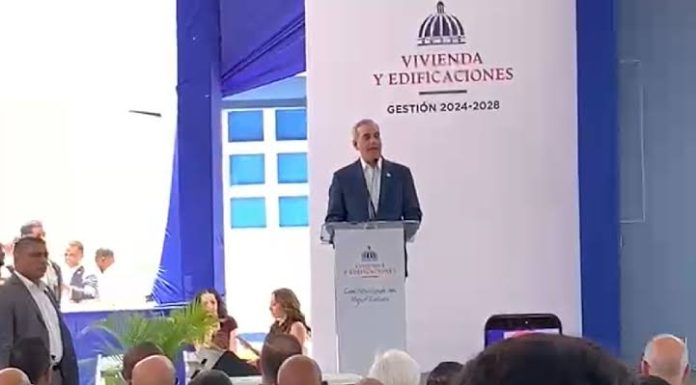 Video- Presidente Abinader reconoce la reforma policial enfrenta desafíos; dice no echará hacia atrás