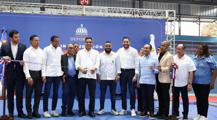 Ministro Kelvin Cruz entrega multiuso Antonio Duvergé del sector Honduras