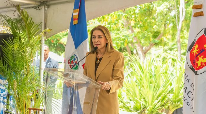 Carolina Mejía oficializa con una tarja el nombre Parque Mirador Sur Dr. Joaquín Balaguer