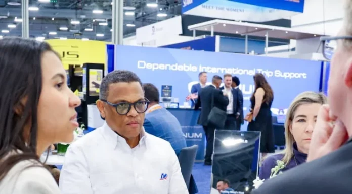 Departamento Aeroportuario busca atraer inversiones y negocios en una convención de aviación en Las Vegas