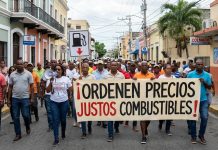 Video- Comunitarios y choferes públicos en Santo Domingo Norte reclaman gobierno cumpla promesas