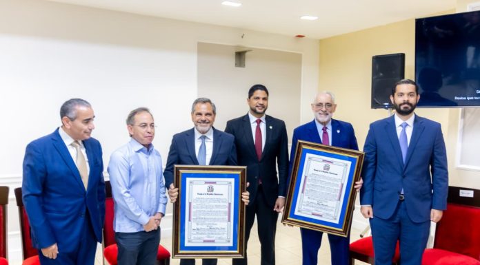 Senado reconoce a Vitelio Mejía y a Junior Noboa por sus aportes al deporte dominicano