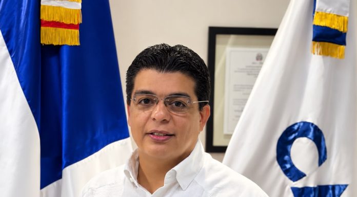 Fellito Suberví pide a ciudadanos reportar fugas y averías para preservar el agua en el GSD