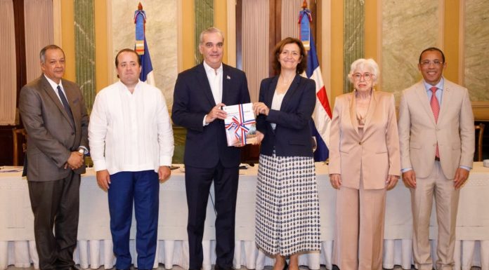 OCDE destaca importantes avances de RD en integridad gubernamental