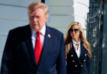 La secretaria de prensa de la Casa Blanca, Katie Zacharia, deja el cargo tras sólo 5 días