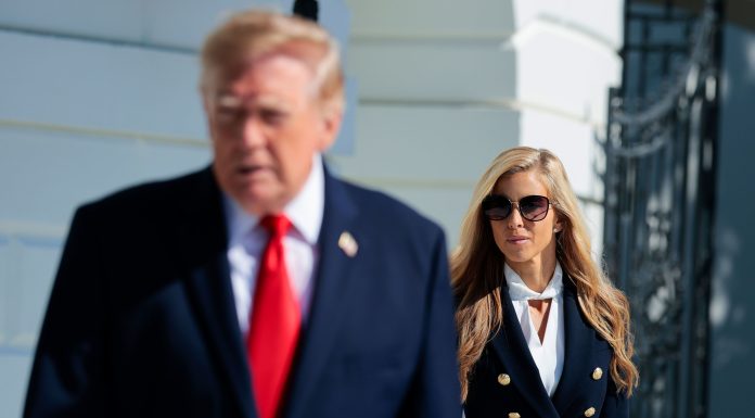 La secretaria de prensa de la Casa Blanca, Katie Zacharia, deja el cargo tras sólo 5 días