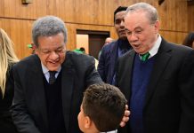 Expresidente propone registro automático y gratuito de hijos de dominicanos nacidos en el exterior