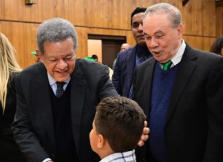 Expresidente propone registro automático y gratuito de hijos de dominicanos nacidos en el exterior